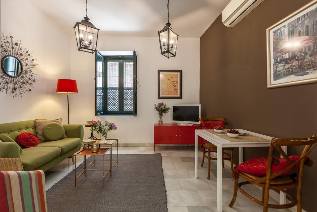 Apartamentos Mariscal Sevilha Exterior foto